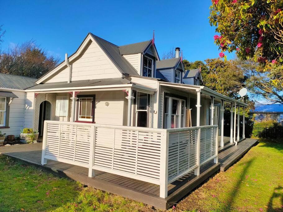 The Oaks- A Beautifully Appointed 1890S Villa Featherston Buitenkant foto