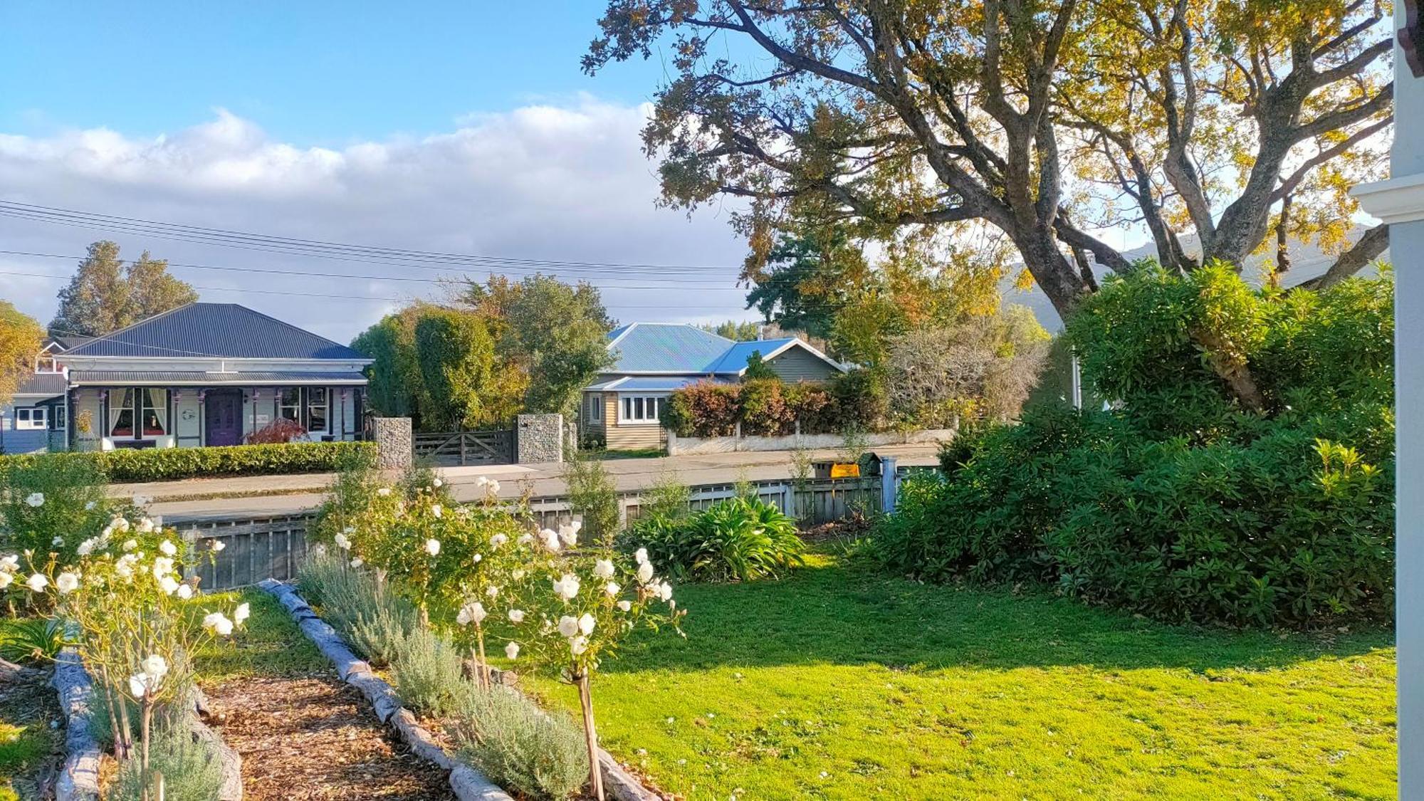 The Oaks- A Beautifully Appointed 1890S Villa Featherston Buitenkant foto